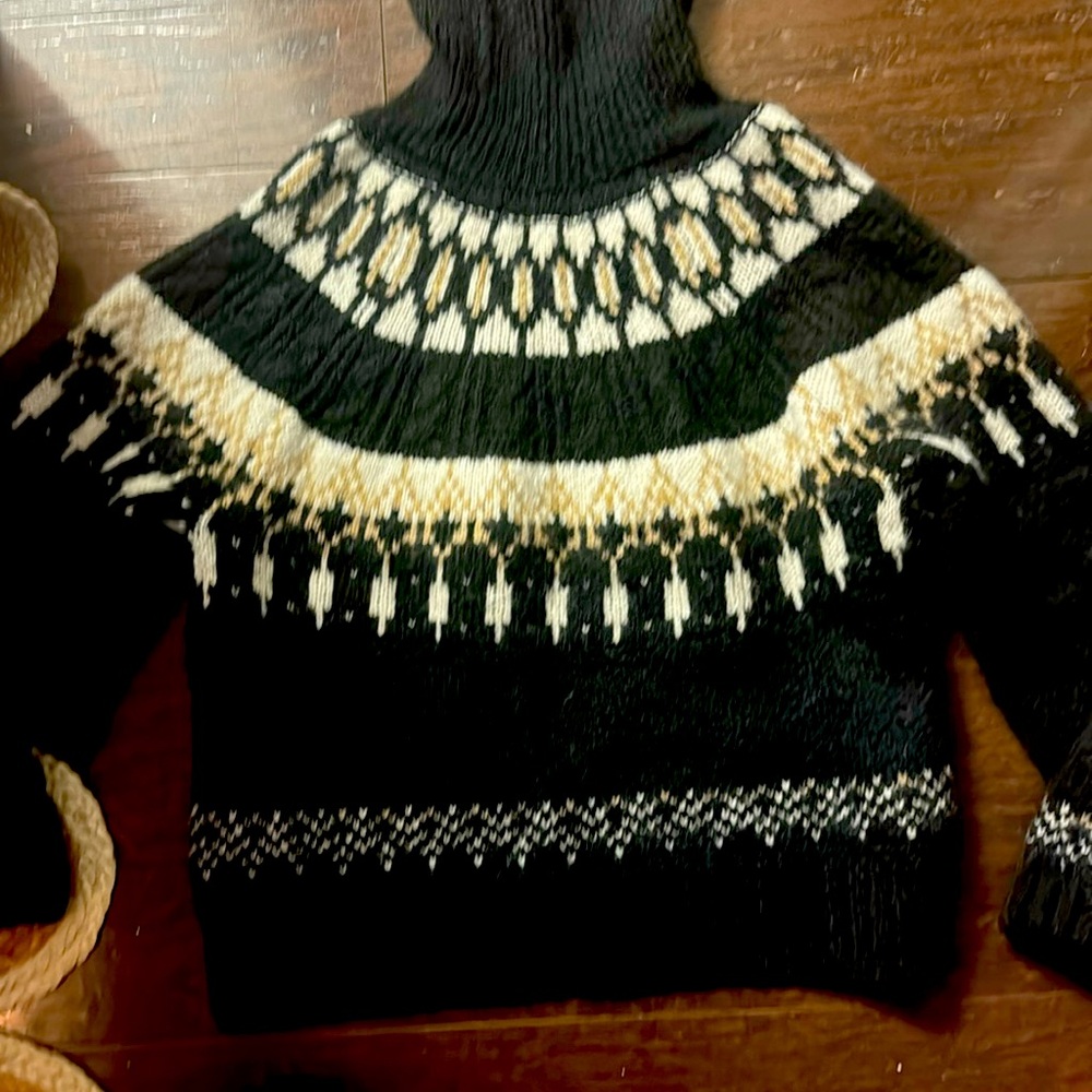 Old Navy Aztec Turtleneck Sweater NWT Sz M